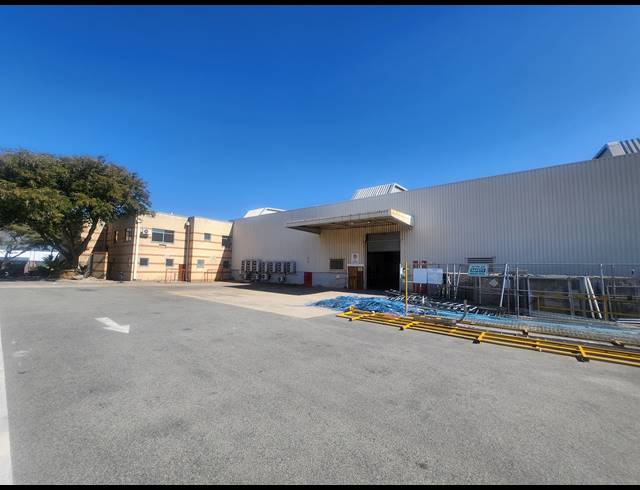 11,924M² WAREHOUSE TO LET IN HALFWAY GARDENS